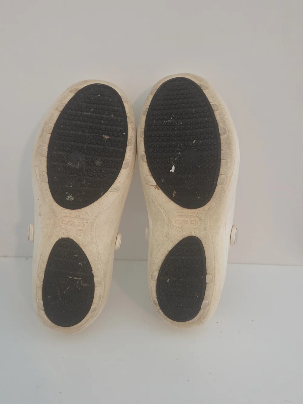 White/Cream Crocs Classic Clog Sandals Size 6